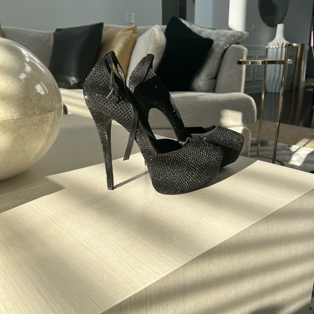 Worn Platform sparkle pump!